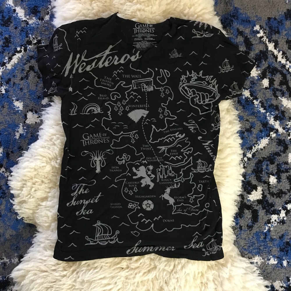 Women’s Small Game of thrones shirt map 💫